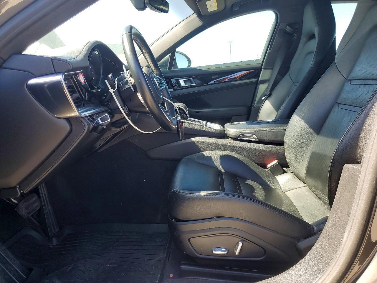 2017 Porsche Panamera 2