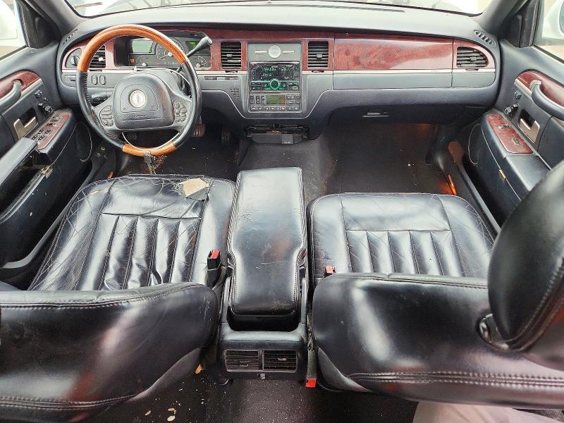 2003 Lincoln Town car Signature