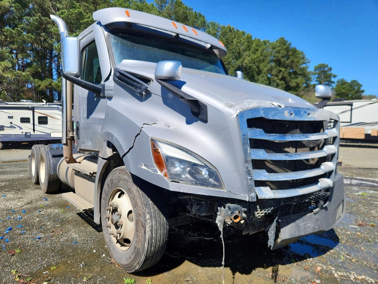 2022 Freigliner 2022 Freightliner Cascadia 126 Semi Truck