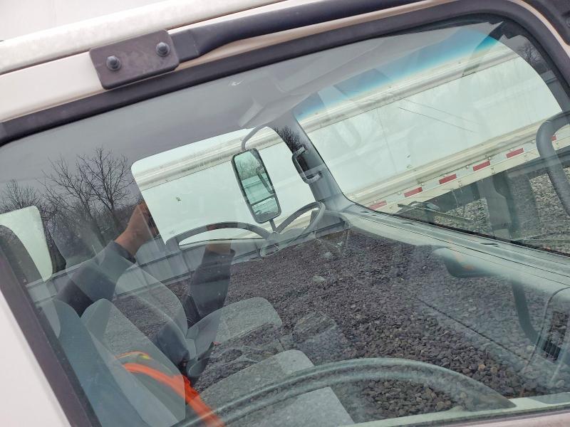 2016 Isuzu NPR BOX Truck