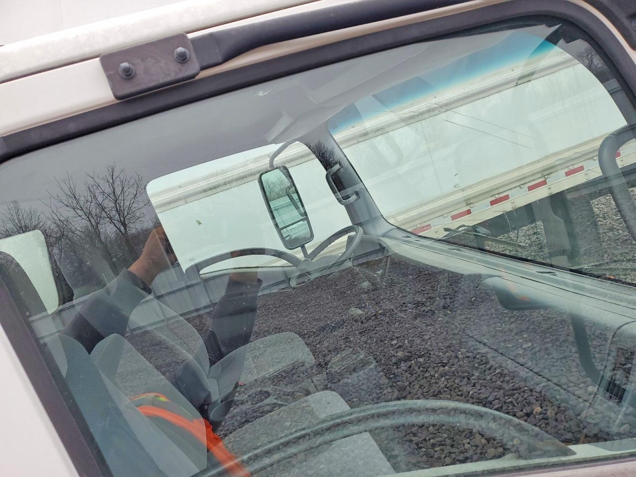 2016 Isuzu NPR BOX Truck