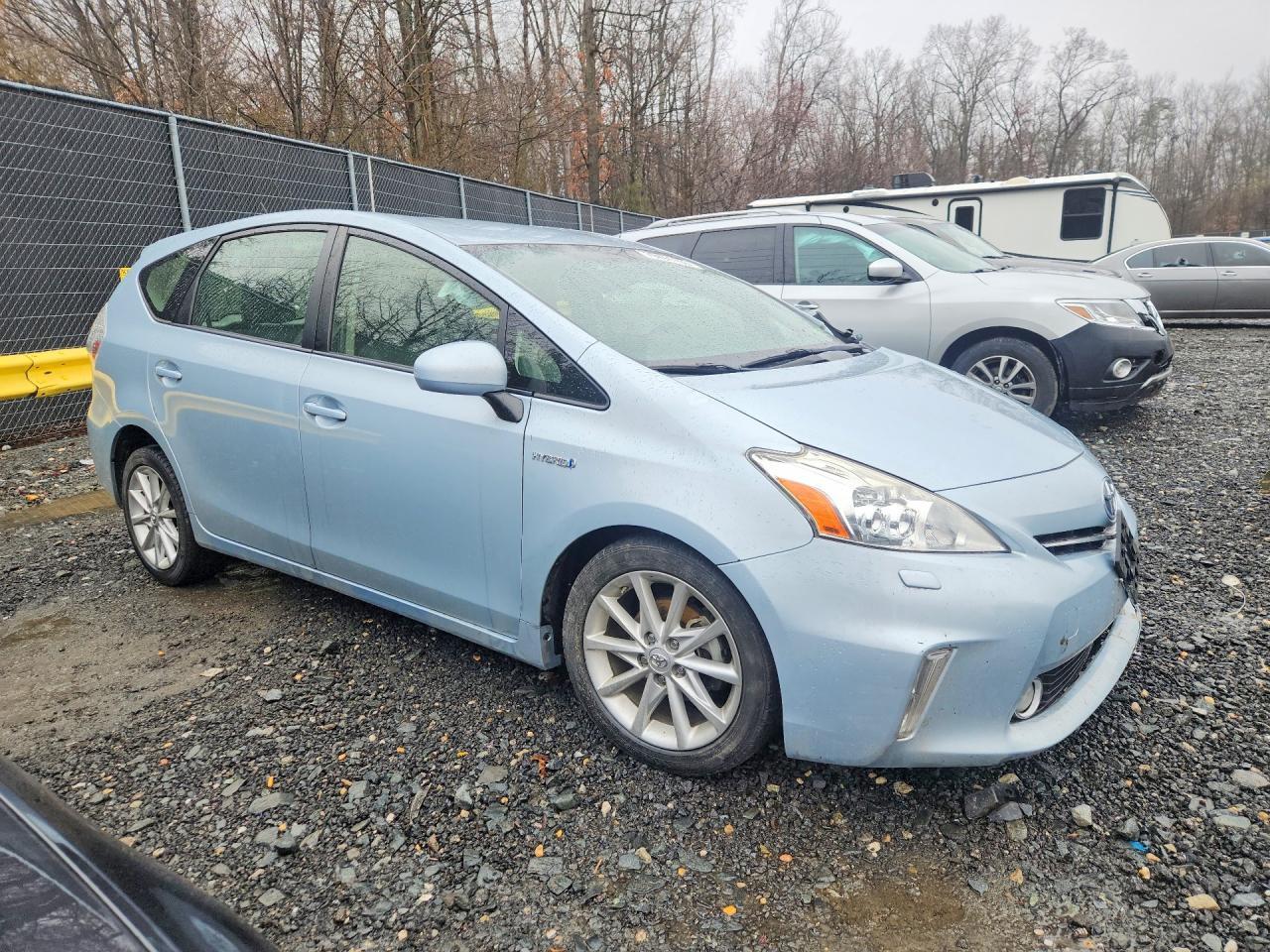 2014 Toyota Prius v Five