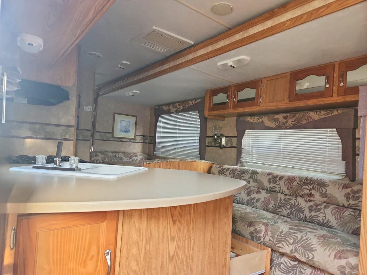2006 Adventure Timberlodge Camper