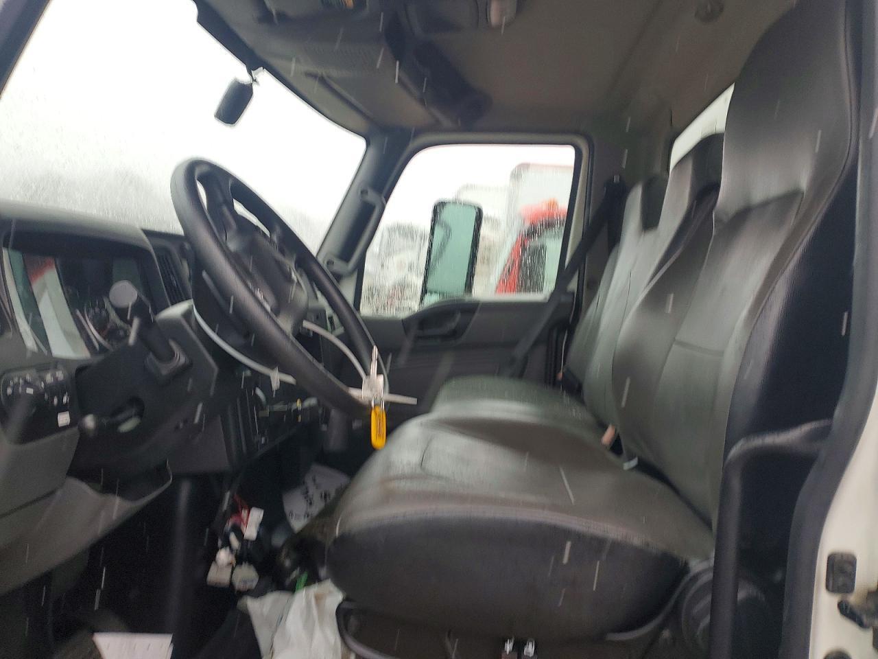 2023 International MV607 BOX Truck