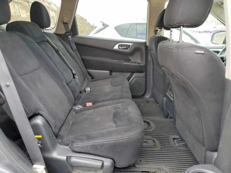 2015 Nissan Pathfinder sv