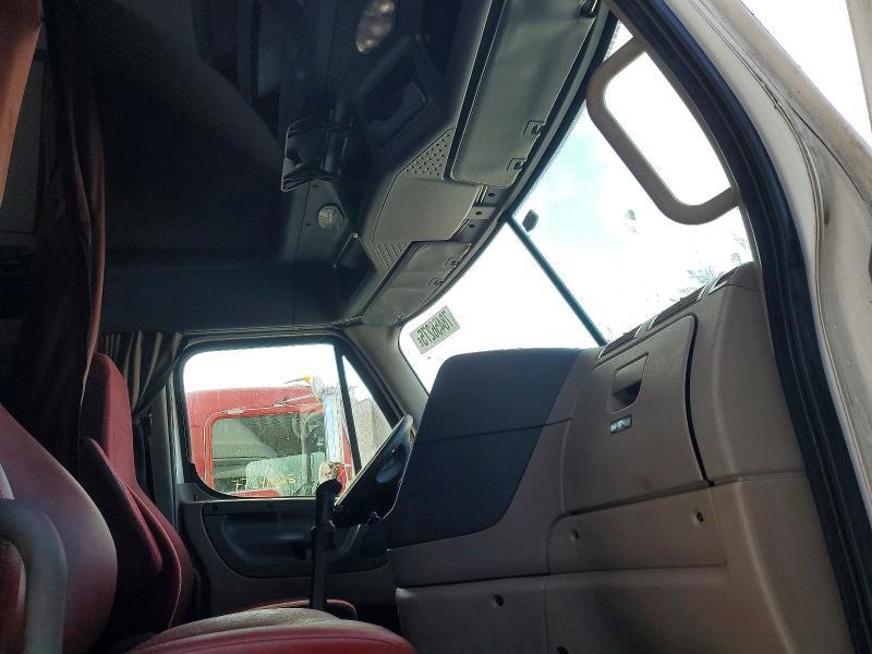 2018 Freigliner 2018 Freightliner Cascadia 126 Semi Truck