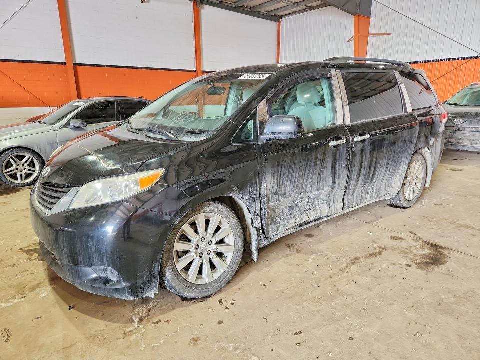 2013 Toyota Sienna le 7-passenger