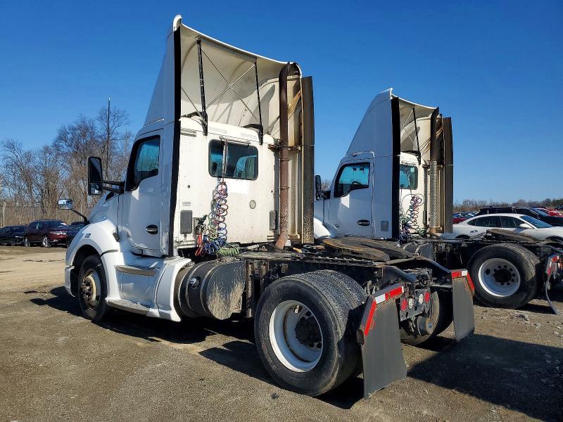 2015 Kenworth T680 Semi Truck
