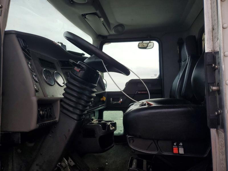 2017 Kenworth T330 box Truck