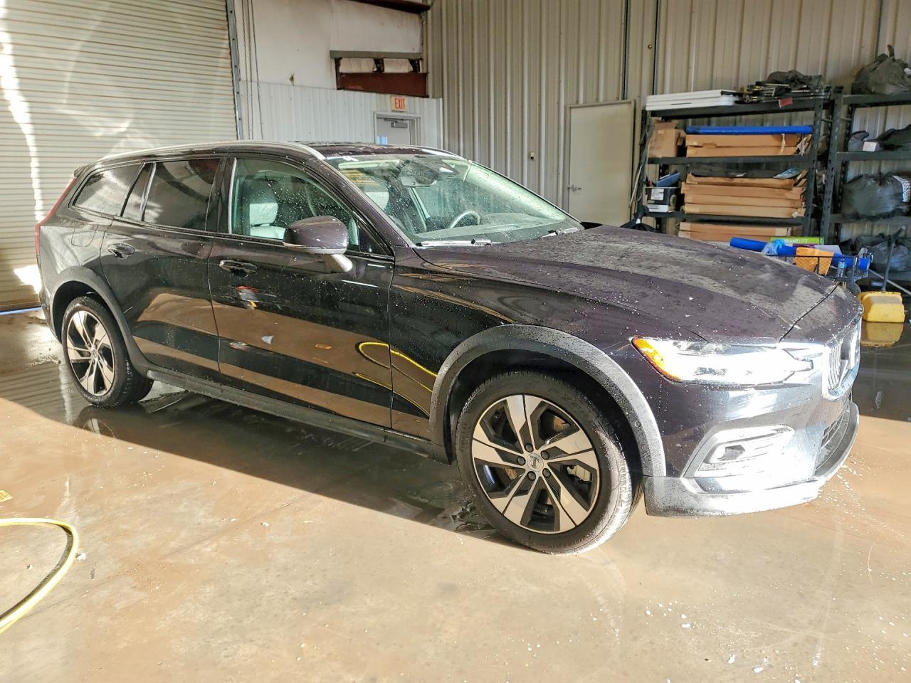 2025 Volvo V60 Cross Country Plus