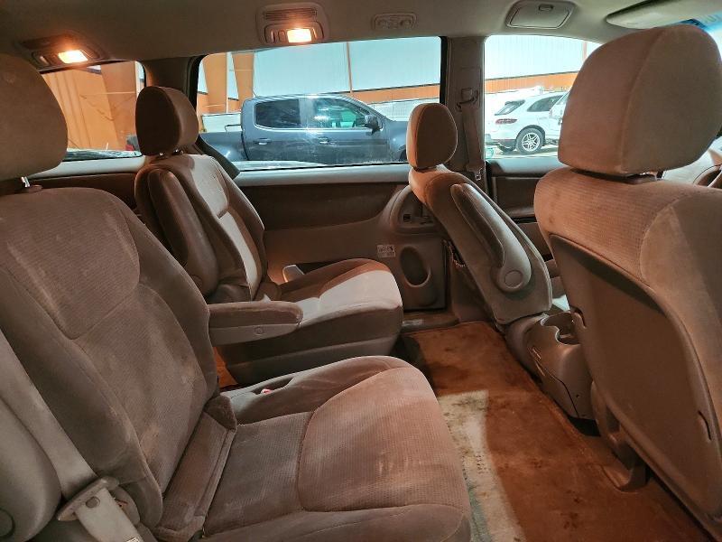 2004 Toyota Sienna ce 7 Passenger