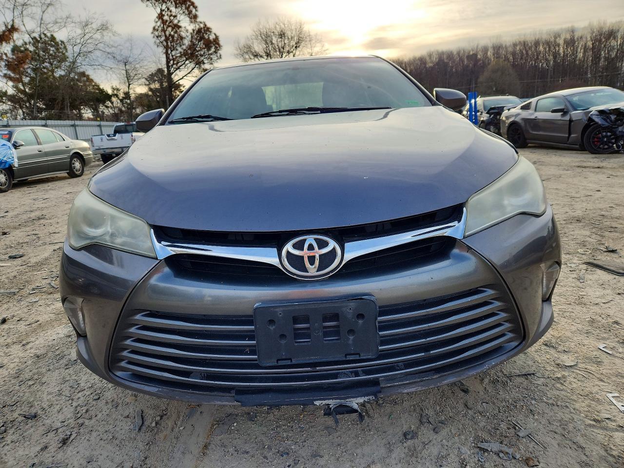 2015 Toyota Camry le