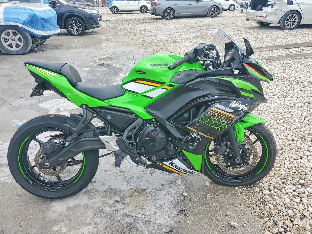 2025 Kawasaki EX650 P