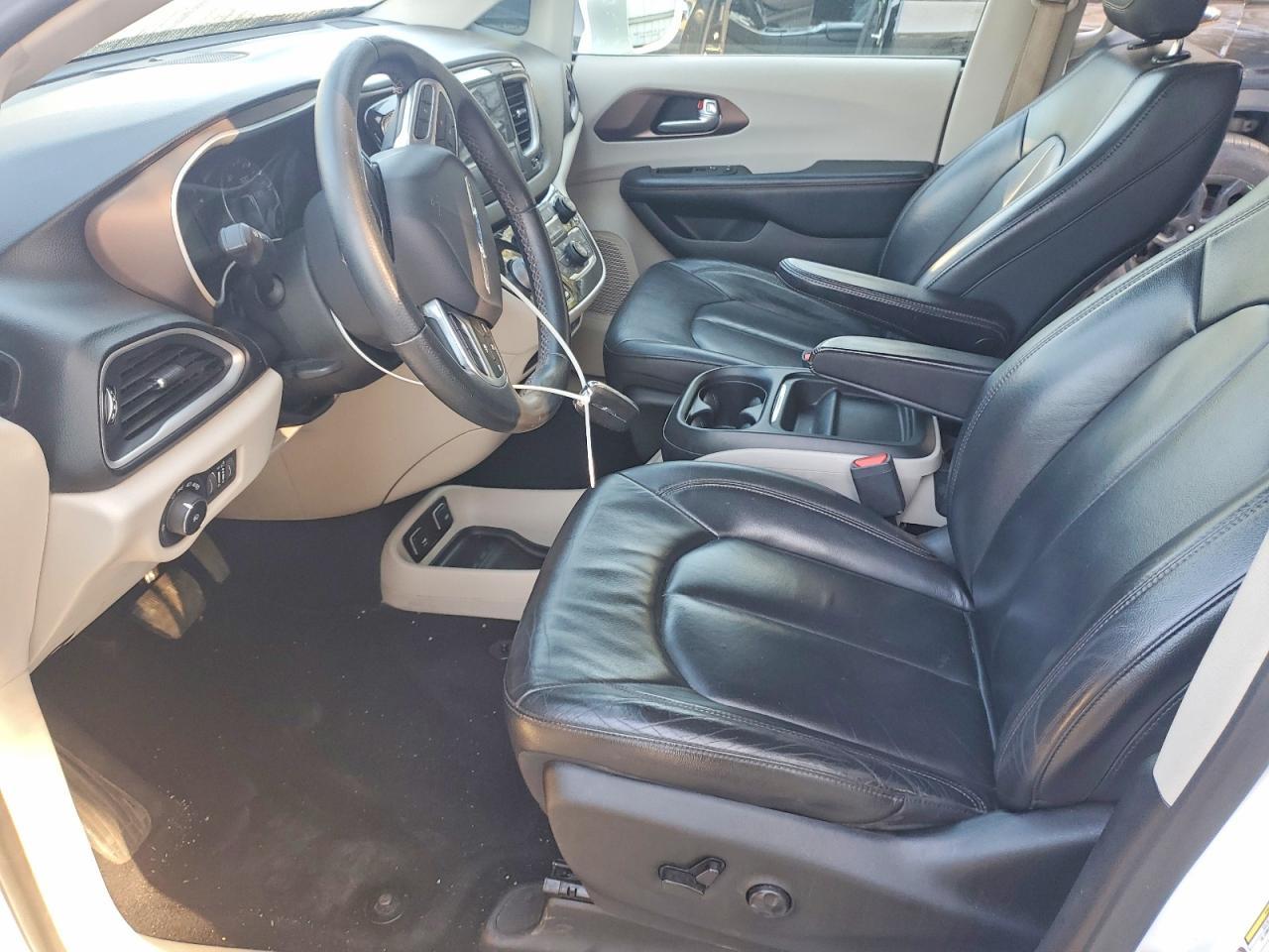 2017 Chrysler Pacifica Touring l