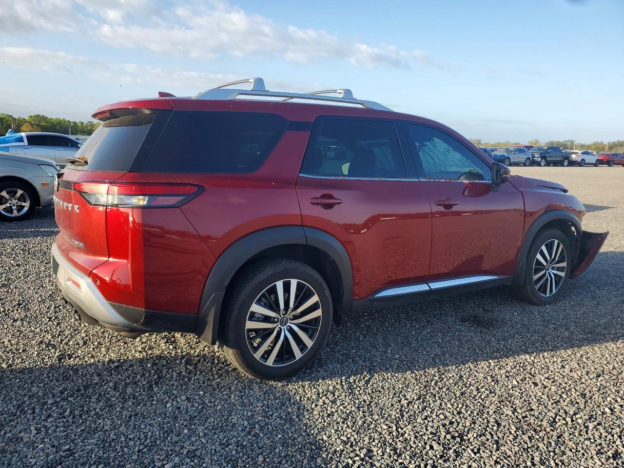 2025 Nissan Pathfinder Platinum
