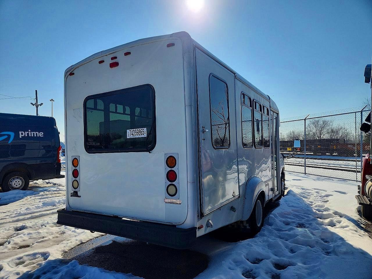 2009 Ford Econoline E350 Super Duty Cutaway Van