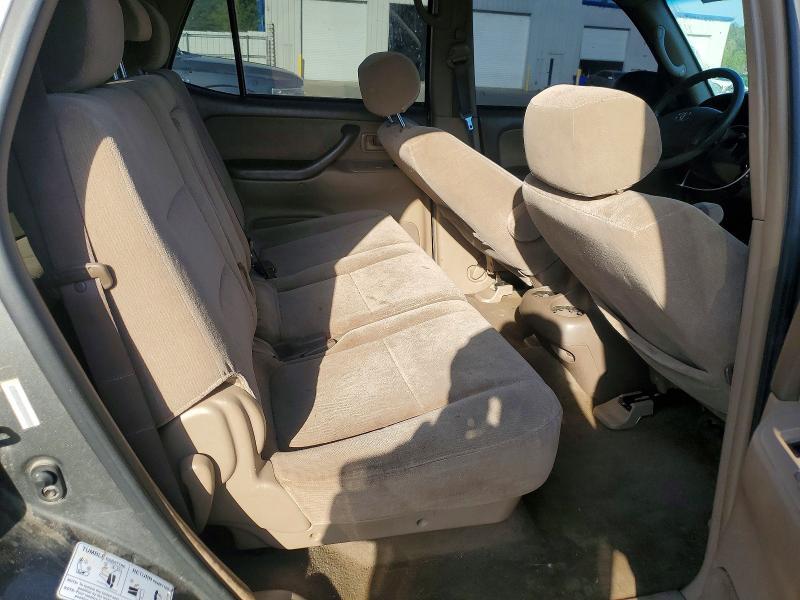 2004 Toyota Sequoia SR5