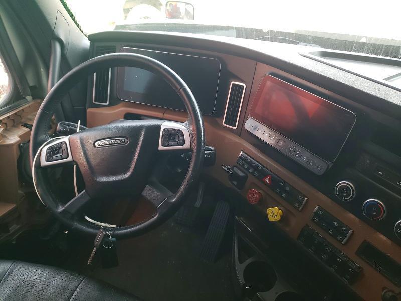 2023 Freigliner Cascadia 126