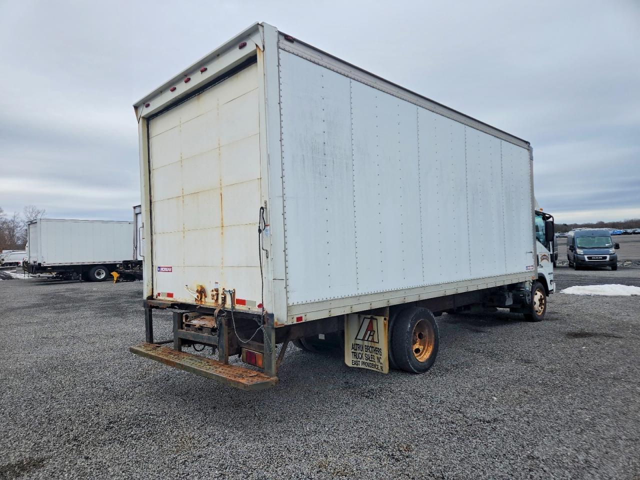 2013 Isuzu NPR HD BOX Truck