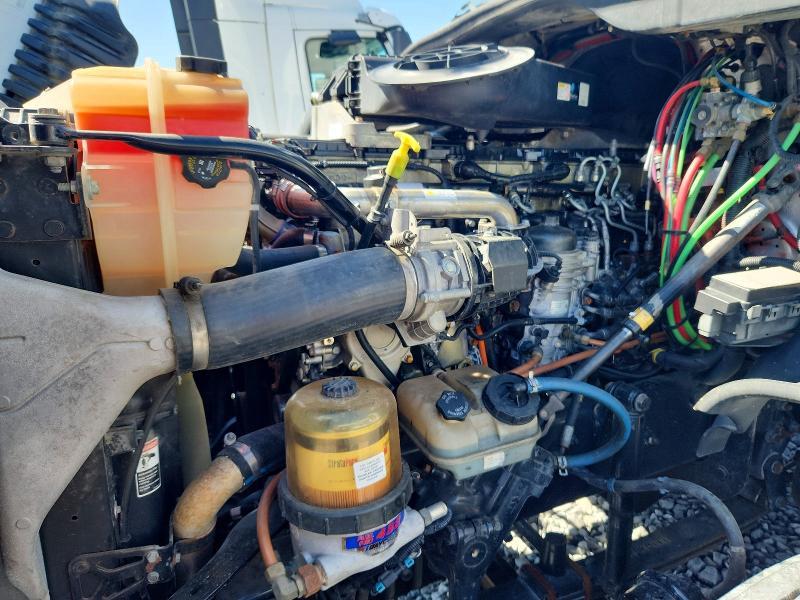 2014 Freightliner Cascadia Semi Truck