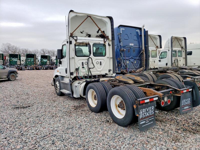 2020 Freightliner Cascadia 1