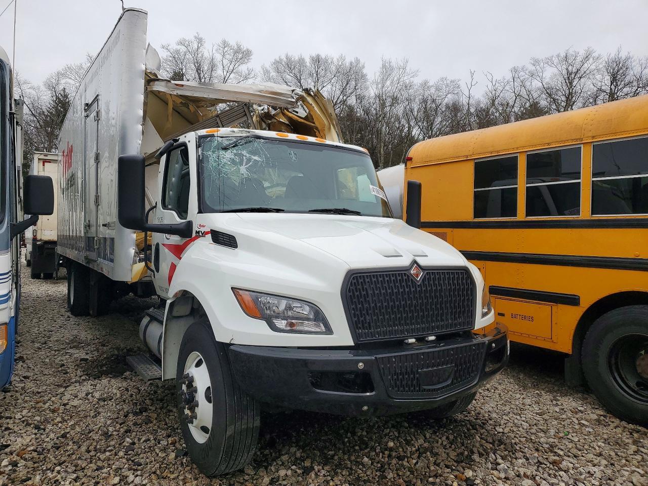 2025 International Mv607 Refrigerated box Truck