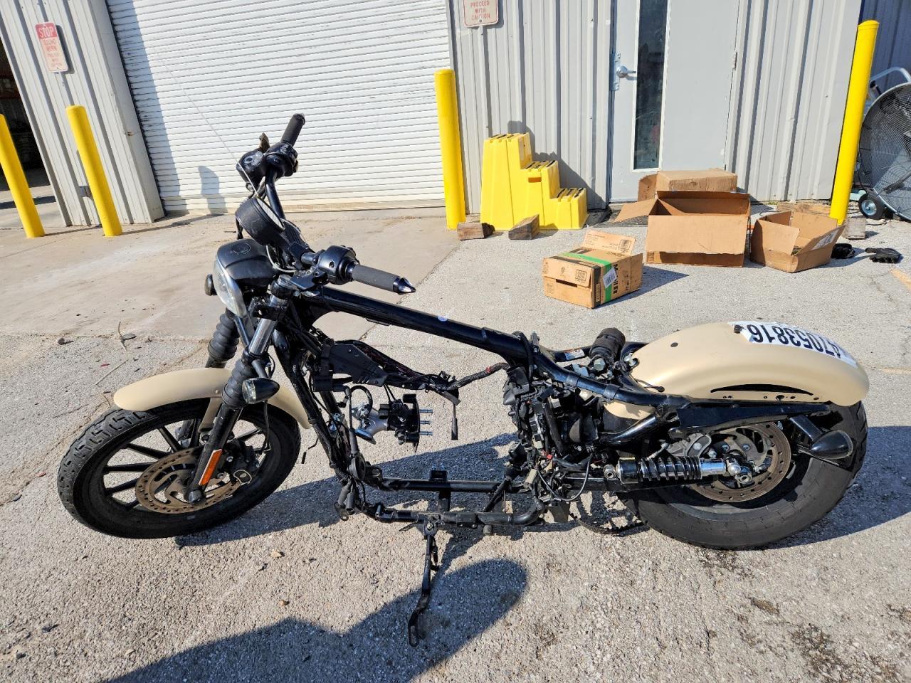 2015 Harley-Davidson XL883 Iron 883