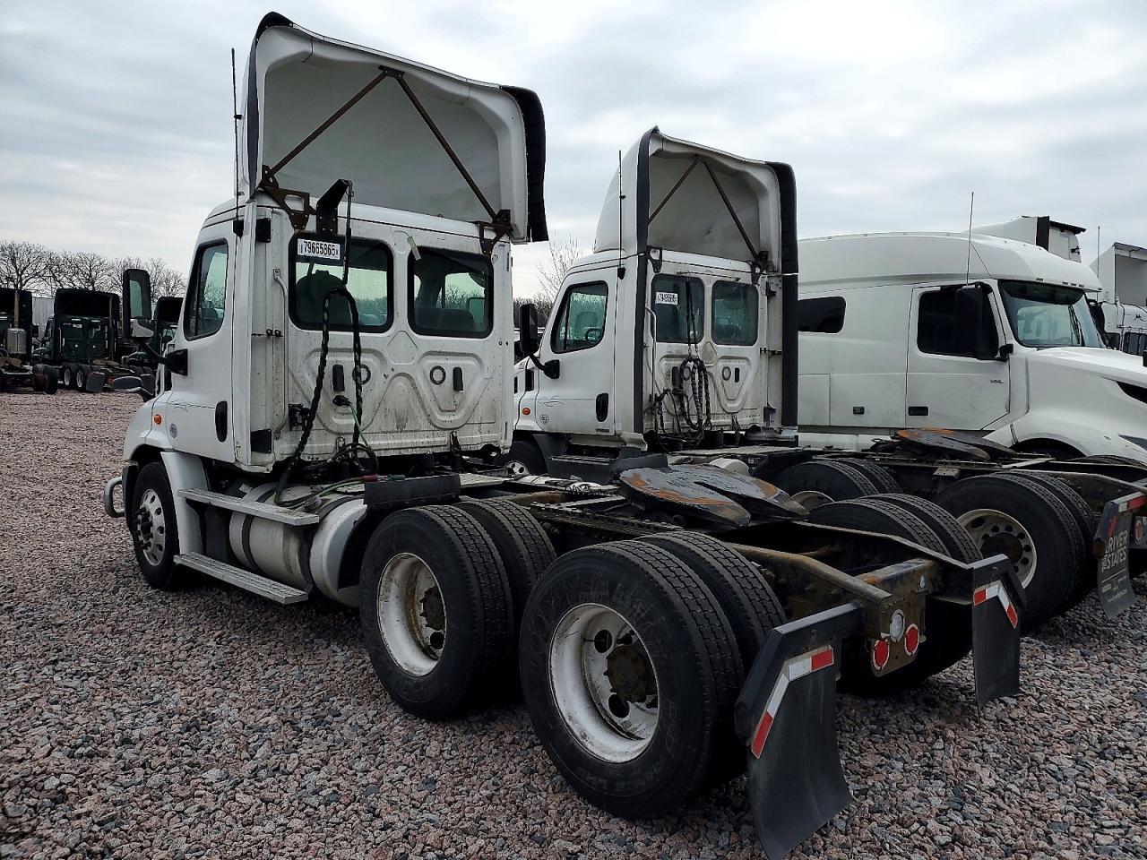 2018 Freightliner Cascadia 113 Semi Truck