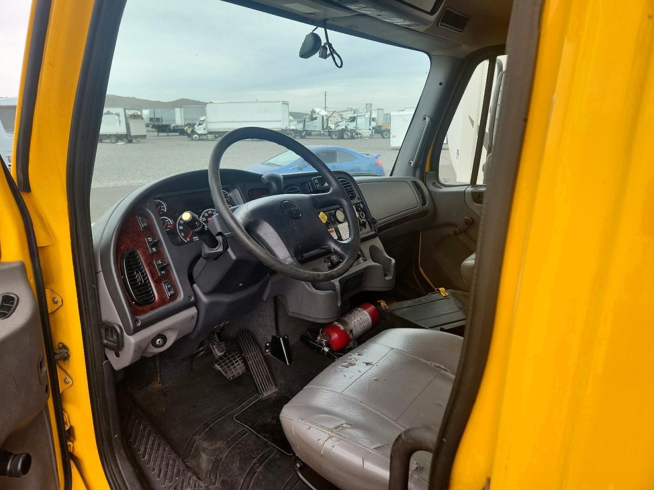 2022 Freigliner 2022 Freightliner Business Class M2 BOX Truck