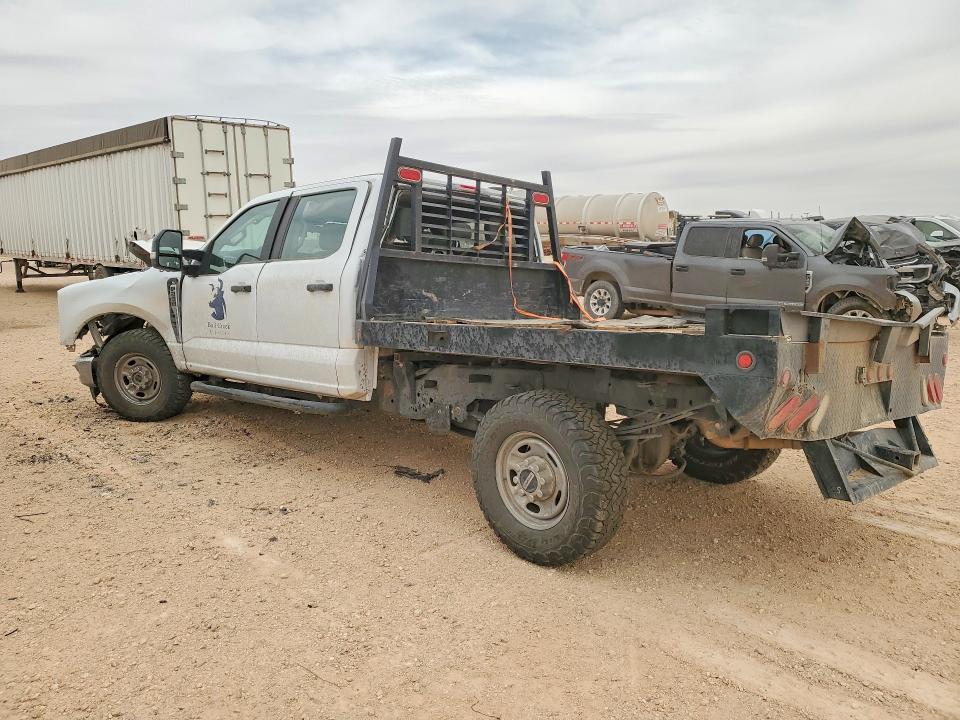 2023 Ford F250 Super Duty Flatbed Truck