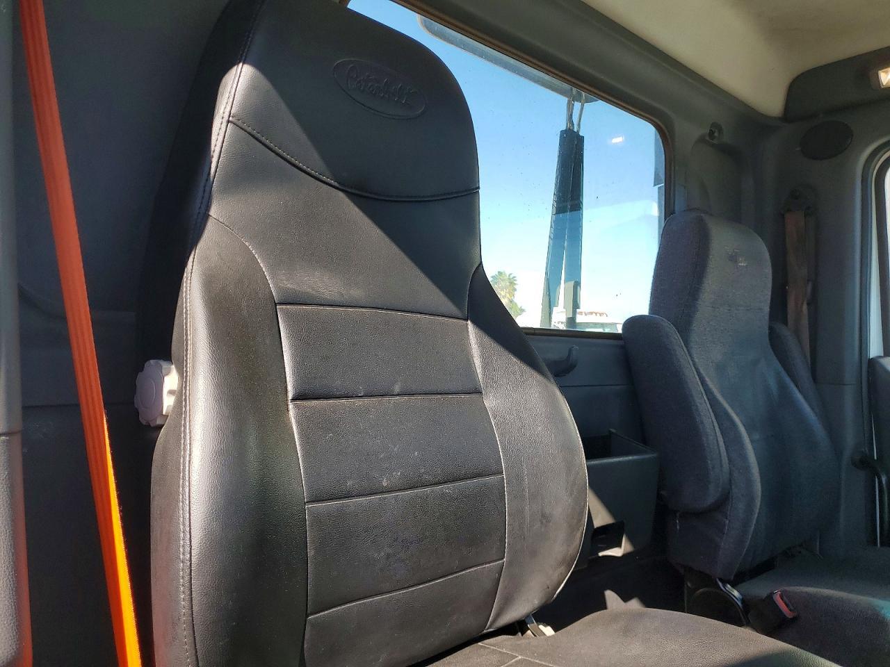 2017 Peterbilt 579-Semi Truck