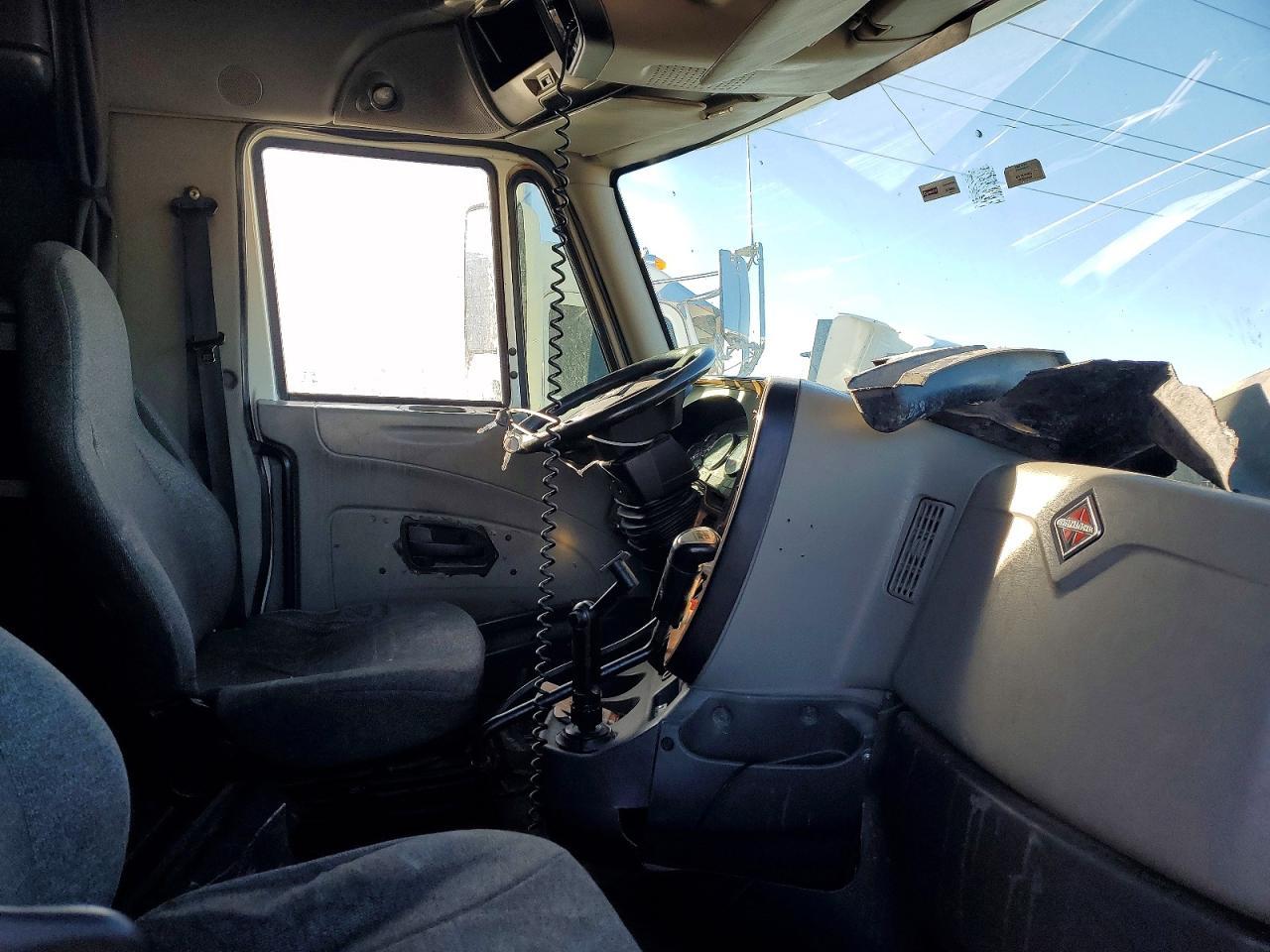 2010 International Prostar PR-Semi Truck