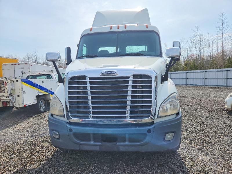 2018 Freigliner 2018 Freightliner Cascadia 113 Semi Truck