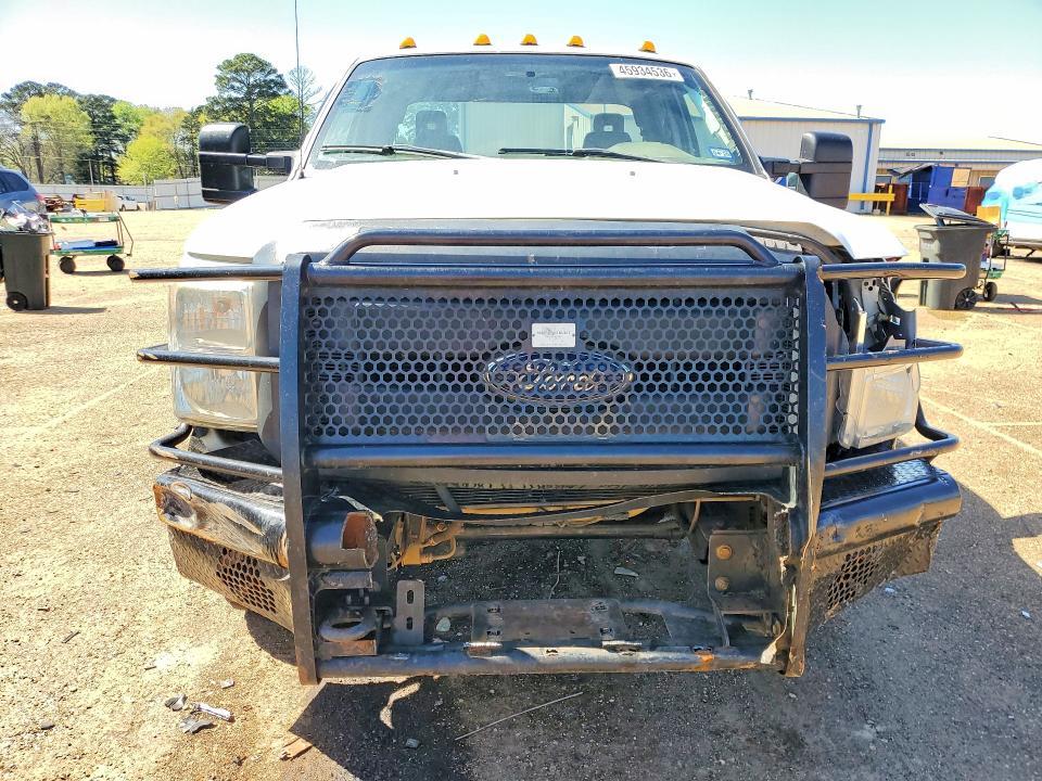 2015 Ford F350 Super Duty Truck Cab AND Chassis