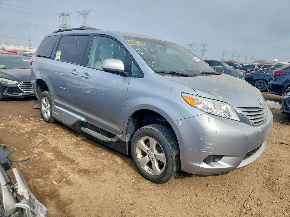 2015 Toyota Sienna le 8-passenger