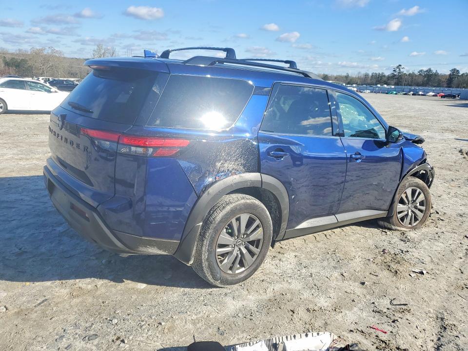 2025 Nissan Pathfinder sv