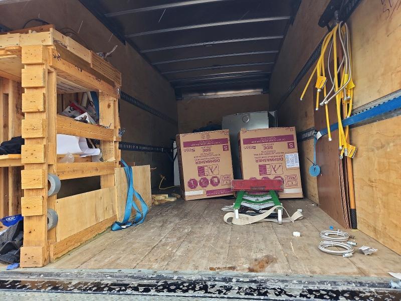 2025 Isuzu NRR BOX Truck