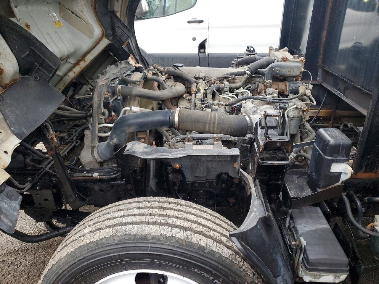 2017 Isuzu NRR Flatbed Truck