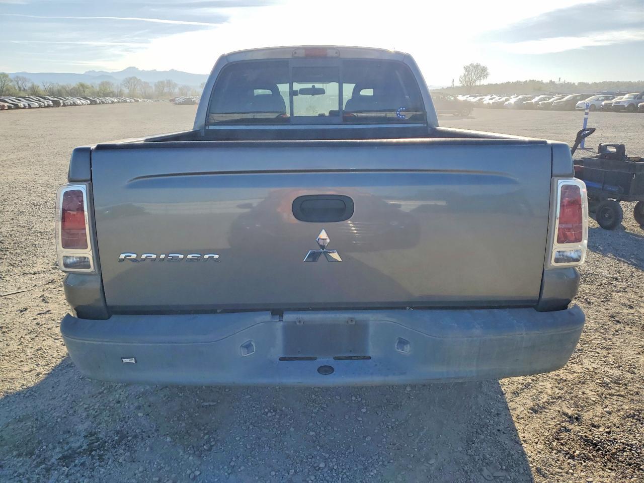 2006 Mitsubishi Raider Durocross