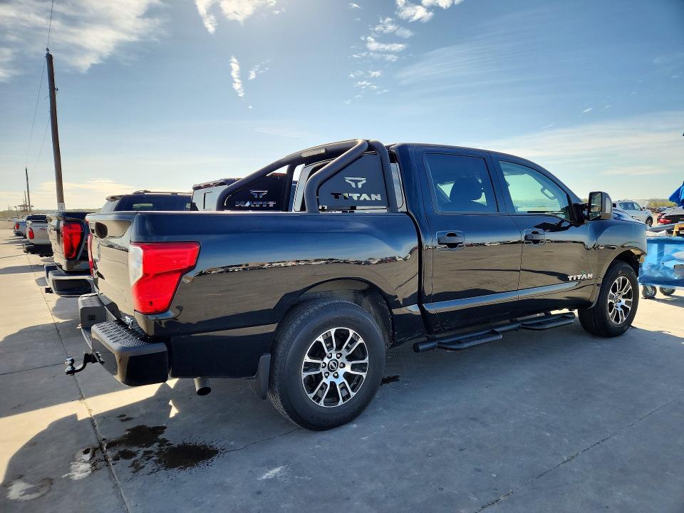 2023 Nissan Titan SV