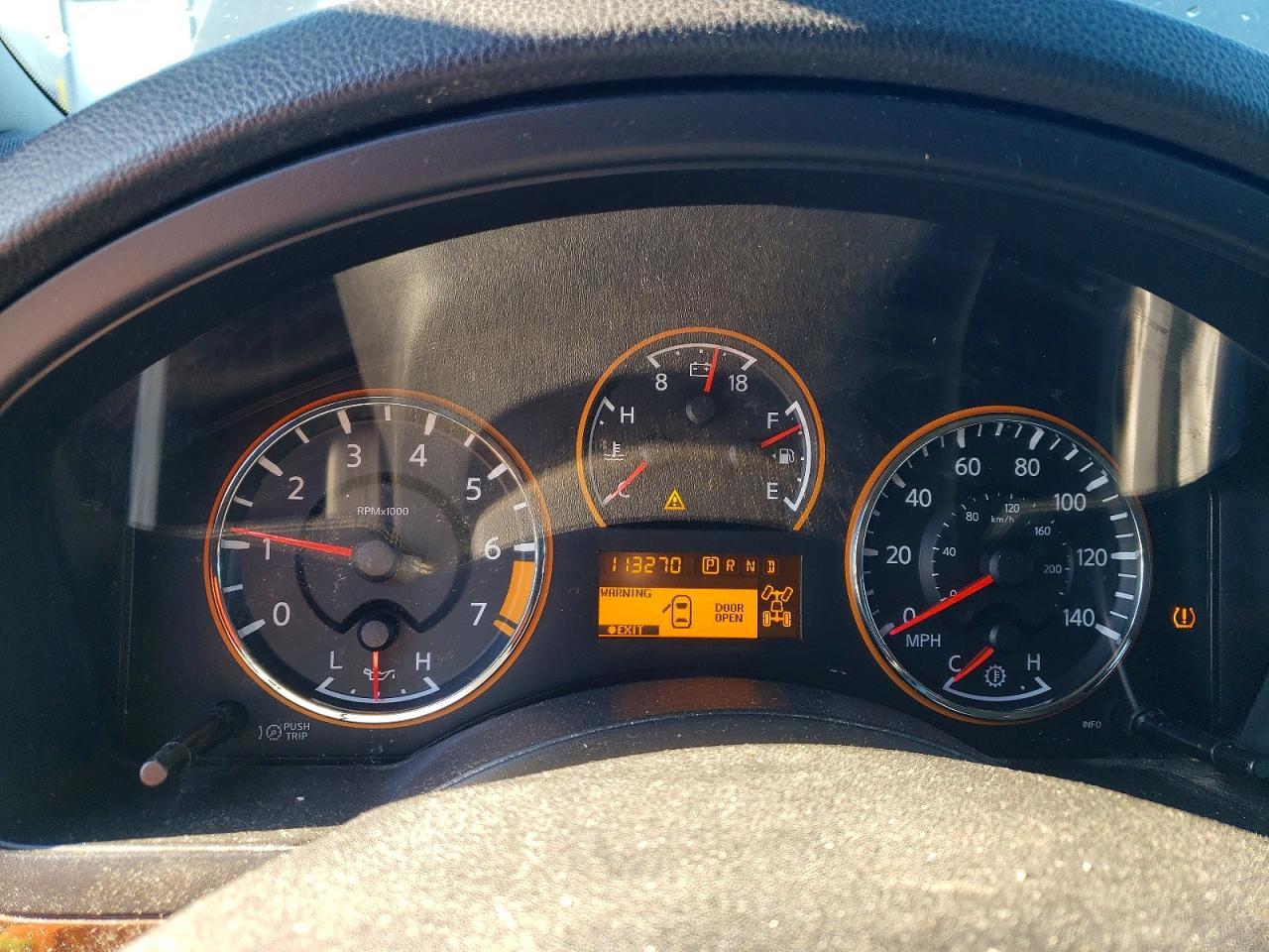 2013 Nissan Armada sv