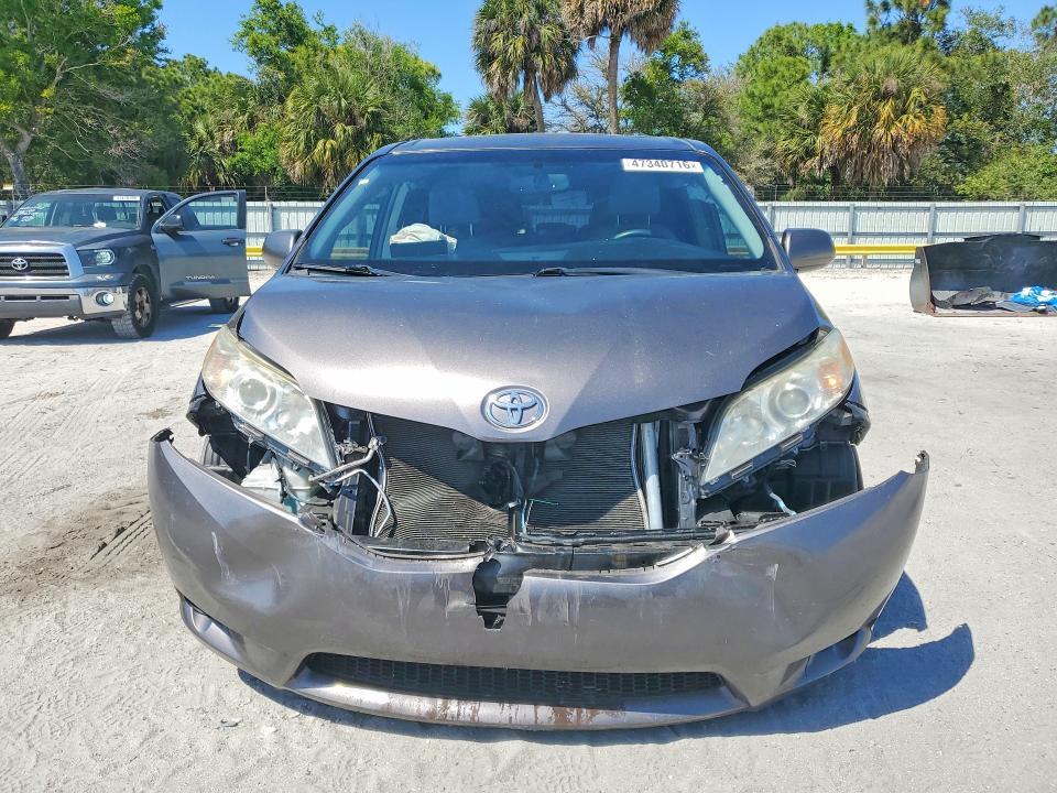 2016 Toyota Sienna xle 8-passenger