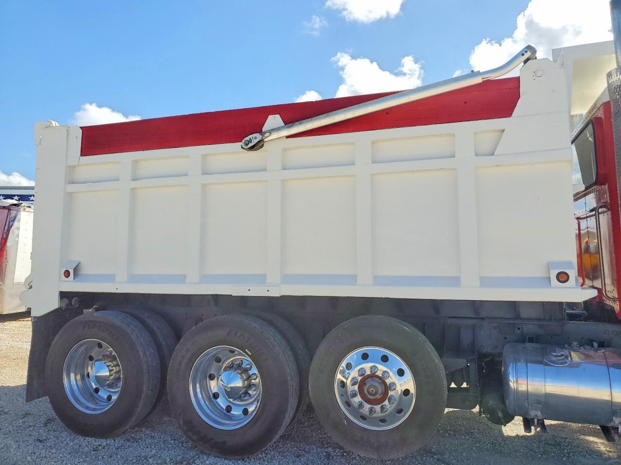 2022 Peterbilt Tractor Dumptruck