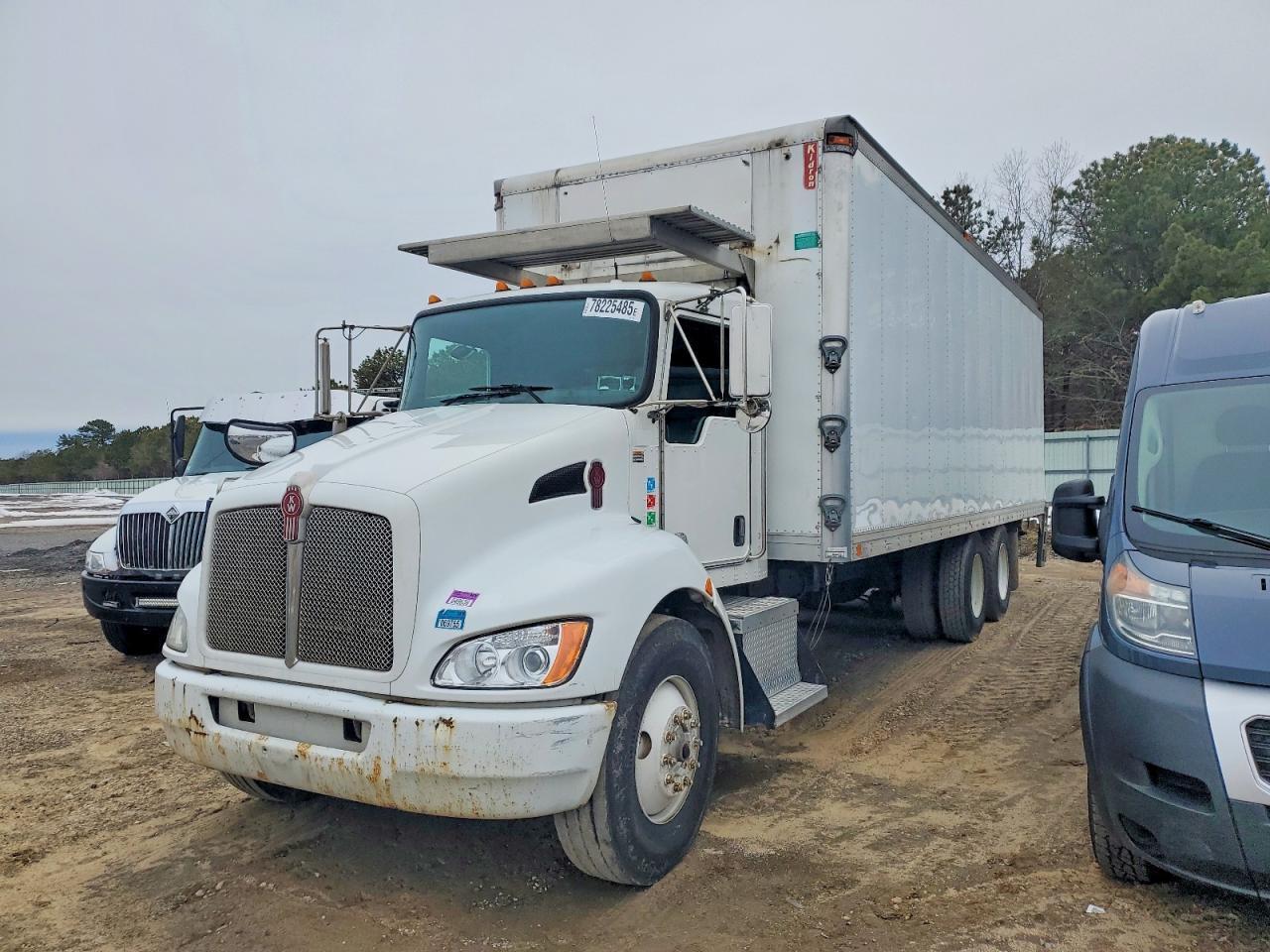 2017 Kenworth T330 BOX Truck