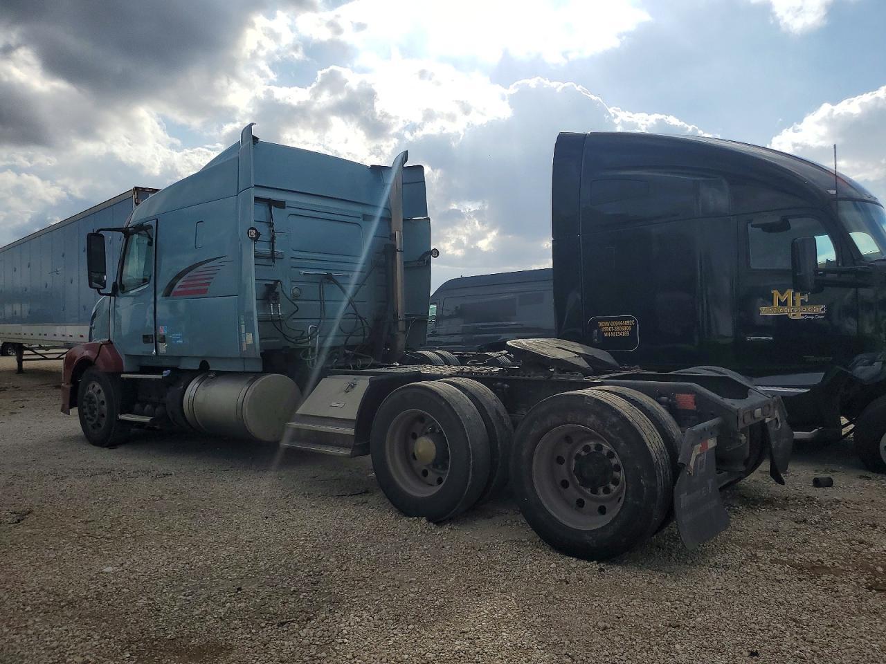 2011 Volvo VN VNL