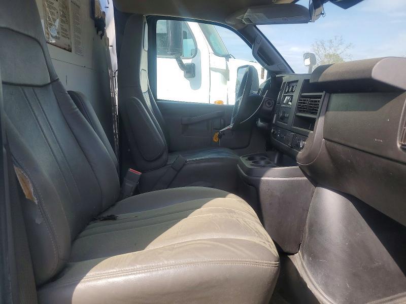 2021 GMC Savana BOX Truck