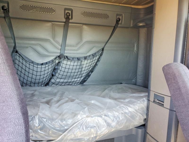 2016 Freigliner 2016 Freightliner Cascadia 113 Semi Truck