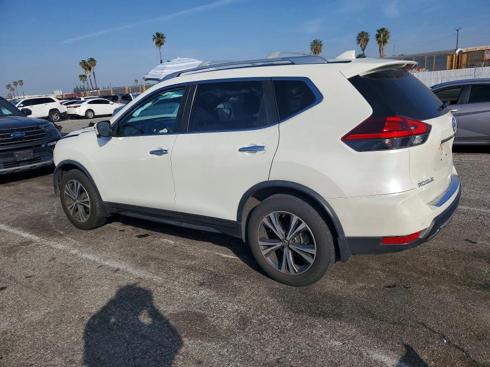2020 Nissan Rogue sv