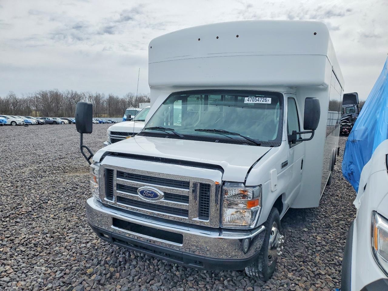 2017 Ford E450 Shuttle Bus