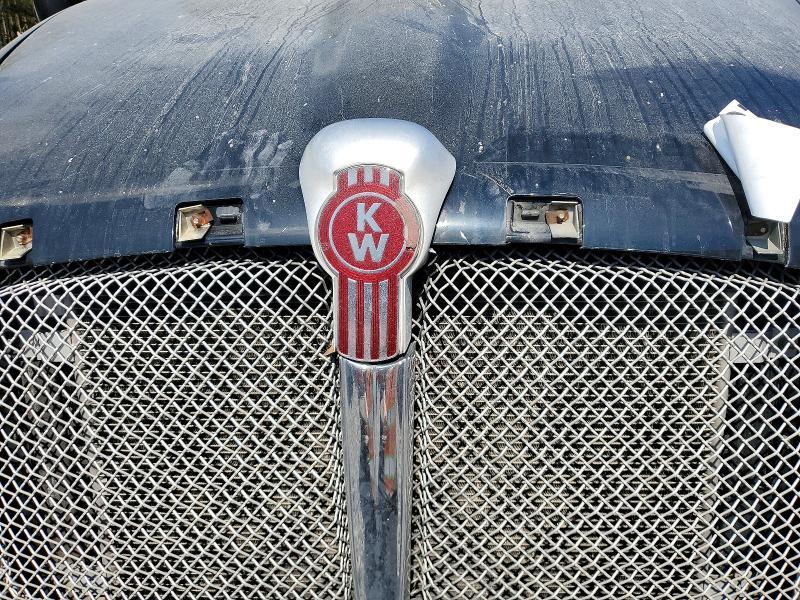 2008 Kenworth T2000 Semi Truck